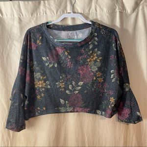 G21 navy/gray floral crop top ;)